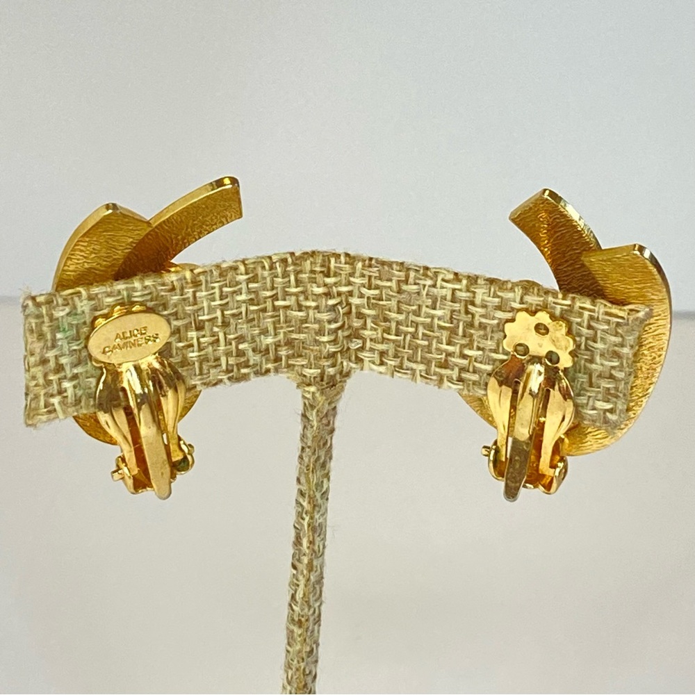 Alice Caviness Gold Tone Modernist Swirl Clip On Earrings Vintage Jewelry - Picture 10 of 12